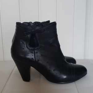 Miz Mooz Black Charla